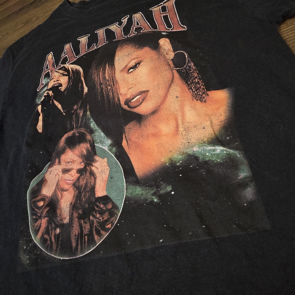 Aaliyah T-Shirt Mens‎ S Black Purple Photo Graphic 90s R&B Rap Vintage